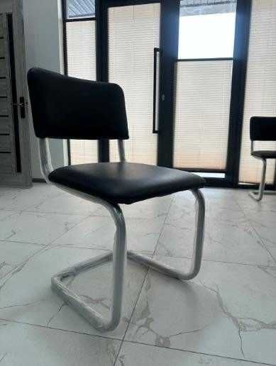 Стулья офисные 8штук