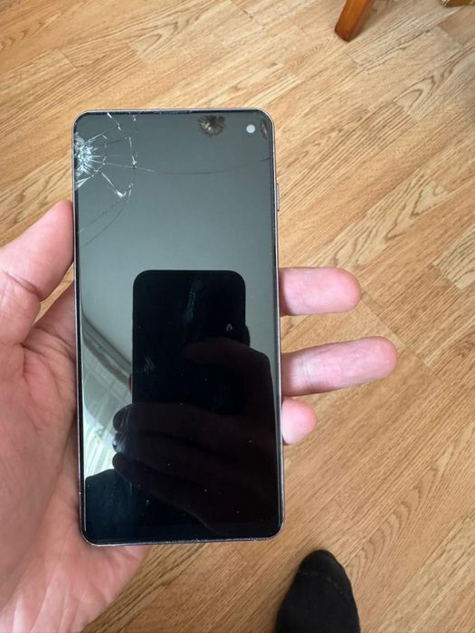 Продам Samsung s10 128 gb есть трещина но работает хорошо все нажимает