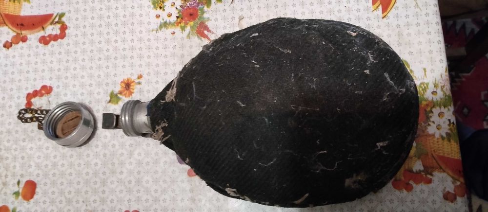 3 манерки за вода и 5 стъклени бутилки 0.7л със дървена стълба