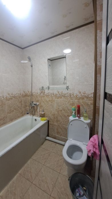 Чирчик шахар
3-микрораён метан запрапкани ёнида 
#2-хона 1-етаж 
Кв