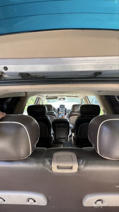 Kia    Carnival.
