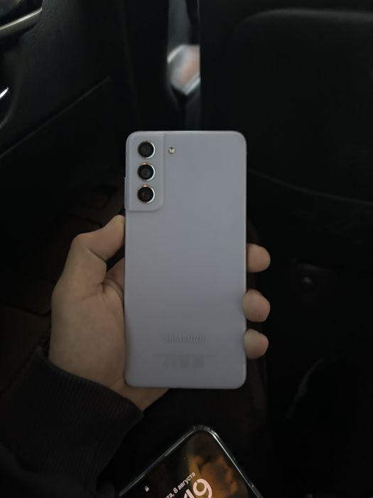 Самсунг S21 fe.