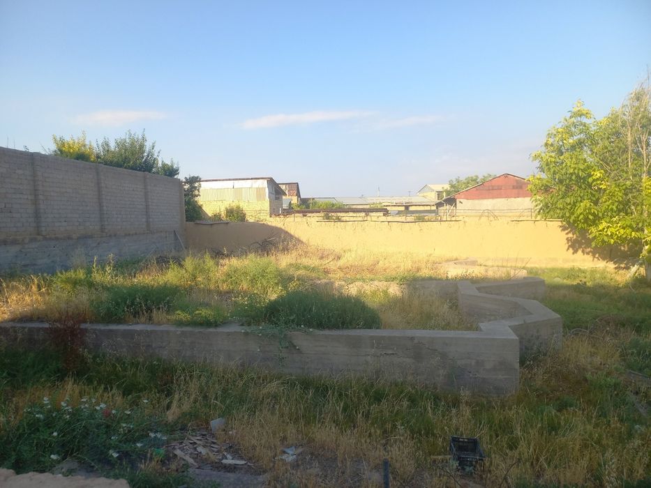 Yer sotiladi Onqorgon Obod maxalada tupik kocha gaz svet su bor t