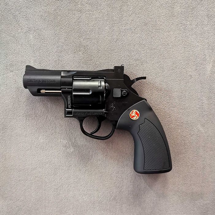 Револвер-играчка ZP-5 с мек куршум и гел топчета. Метални части