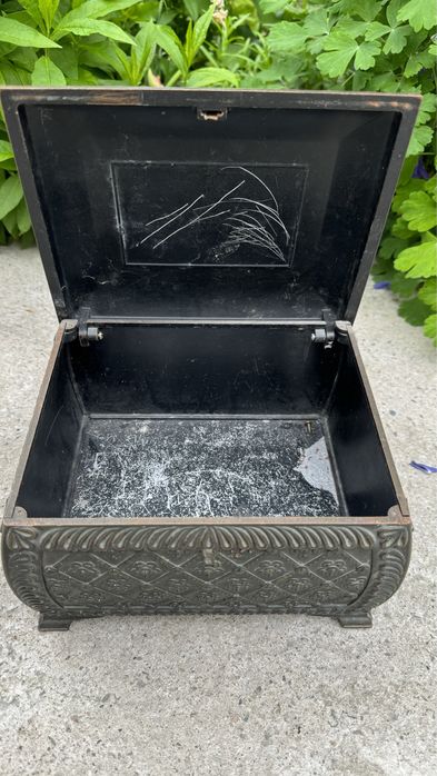 Шкатулка  антикварият