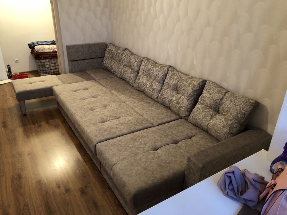 Продаётся диван, длина 3,8 м. Б/у, состояние хорошее