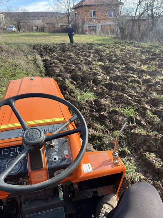 Услуги с малък трактор