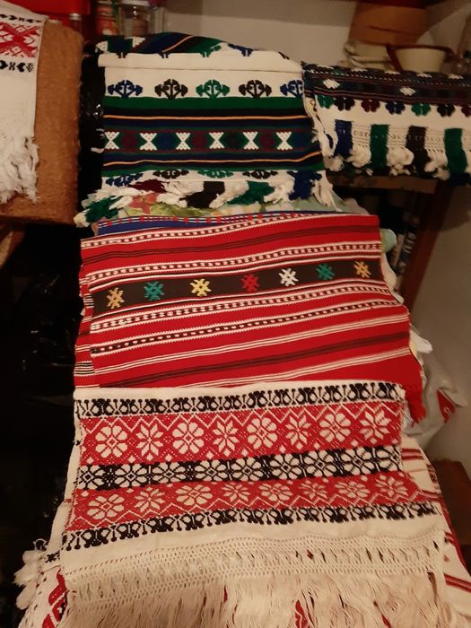 Cuverturi si prosoape artizanale noi neutilizate