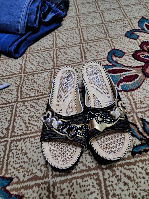 Ayollar oyoq kiyimi hohlovchilar uchun yangi