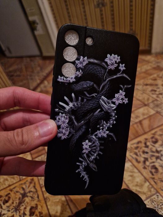 Продаётся чехол Samsung galaxy s22 +