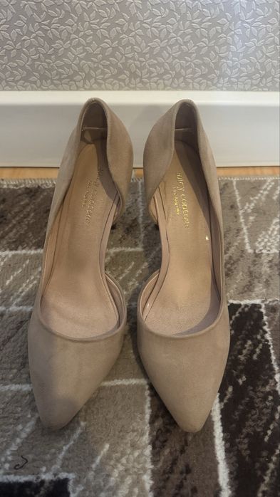 Продам обувь туфли, угги