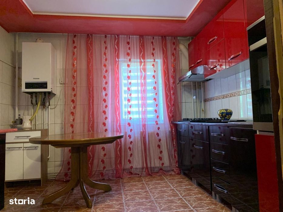 Apartament de vanzare, cu 3 camere, mobilat si utilat, in zona Dambovi