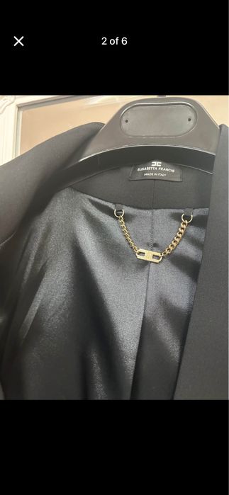 Elisabetta Franchi елегантно ново сако с брандирани елементи