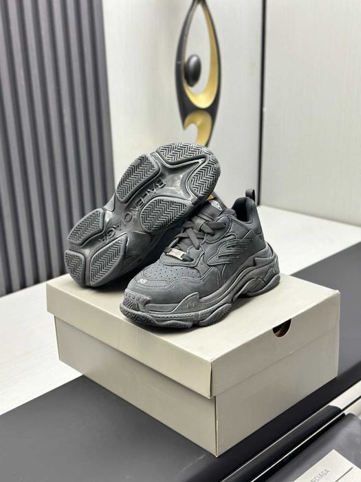 Adidasi Balenciaga Triple S Calitate Premium
