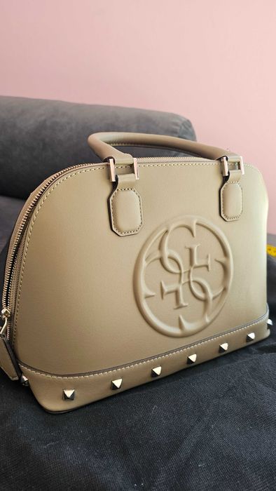 Guess цвят olive с допълнителна дълга дръжка