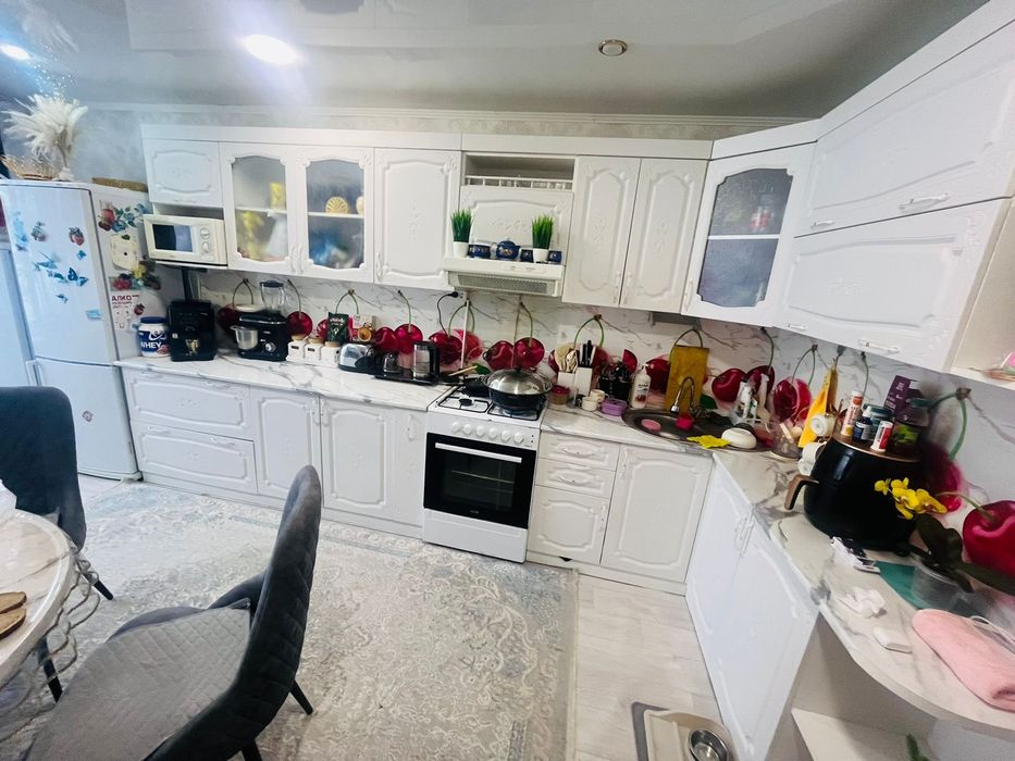 Срочно кухонные гарнитур