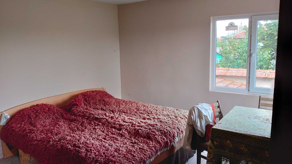 Двуетажна къща в село Сламино