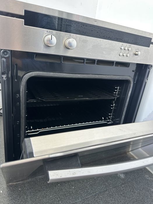 Духовка LG в отличном состоянии