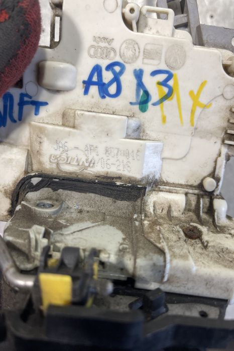 Broasca usa fata dreapta 4F1 837 01E 4F1 837 01E 4F1 837 01E Audi A8