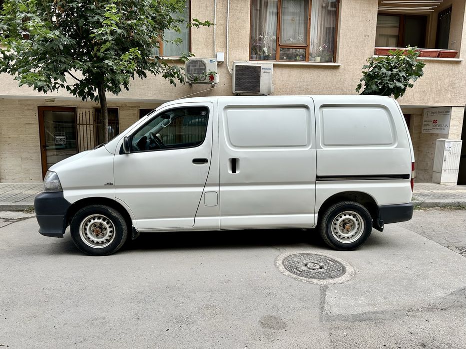 Товарен бус микробус Toyota Hiace D4D - от първи собственик