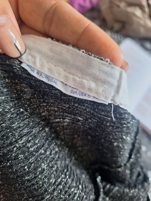 Bluziță elegantă cu paiete argintii – mărimea S 

Adaugă un strop d