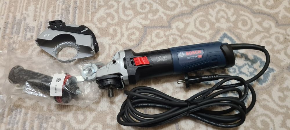 Продам УШМ BOSCH GWS 17-125S.