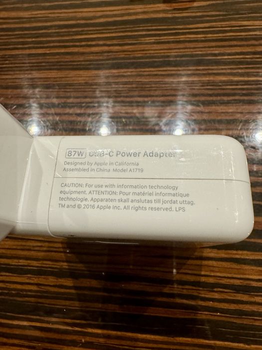 Блок питания Apple 61W USB-C. Оригинал