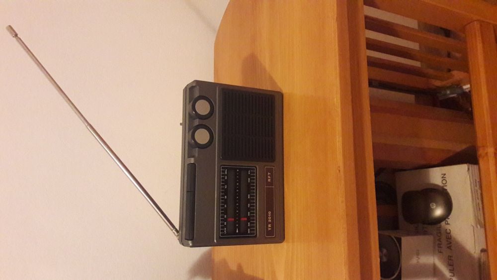 Se vinde radio de colecție RFT.