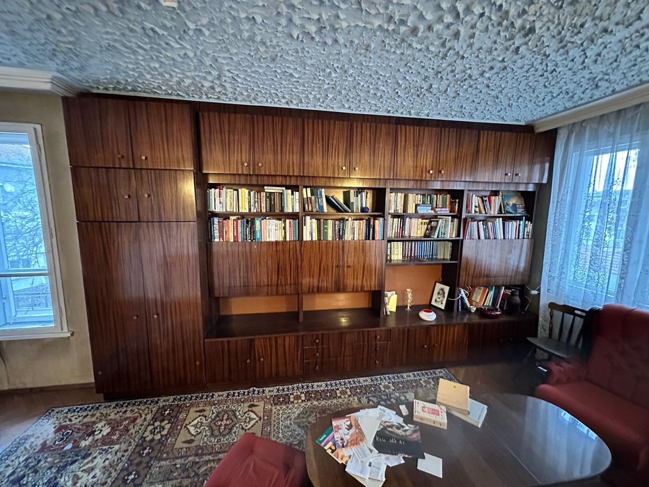 Старинни мебели в добро състояние-секция, гардероби, маси, столове