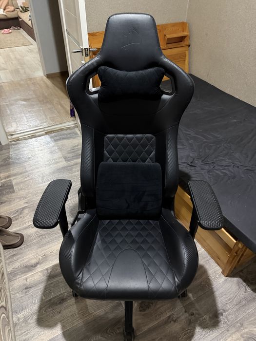 Игровое компьютерное кресло Corsair