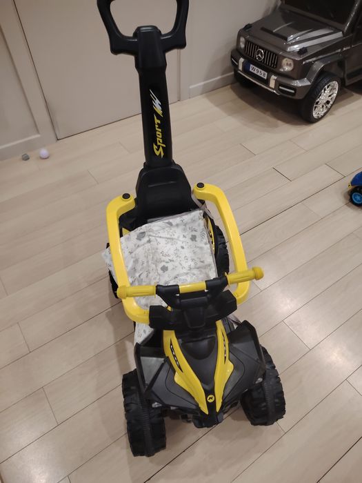 Детская машинка почти новая