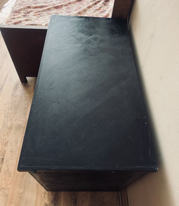 Голяма ракла за съхранение и Килим