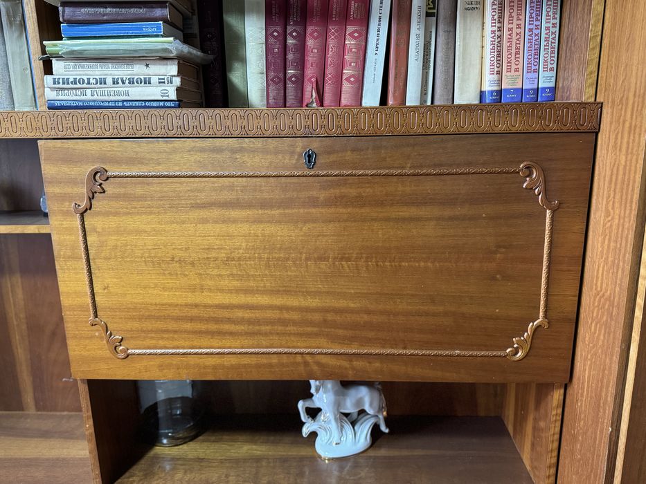 Продам советскую стенку