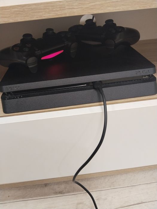 Продам ps4 Slim с играми