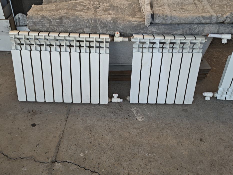 Gaz, eshik, moyka, tualet, shkaf, vanna, radiator