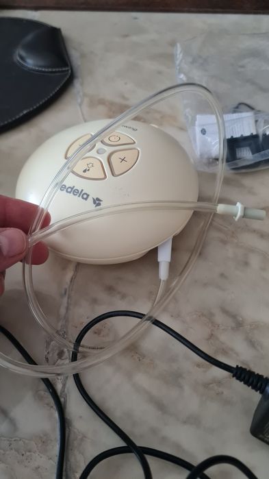 Електрическа помпа за кърма Medela Swing със зарядно (без шишета)