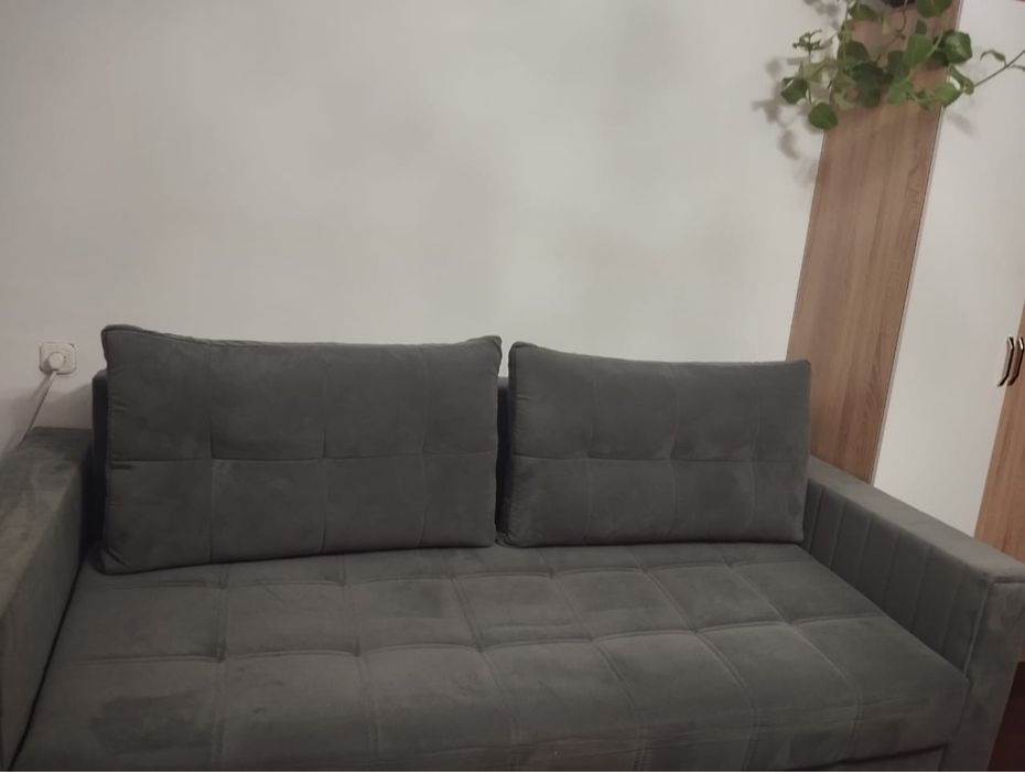 Средний диван продаю