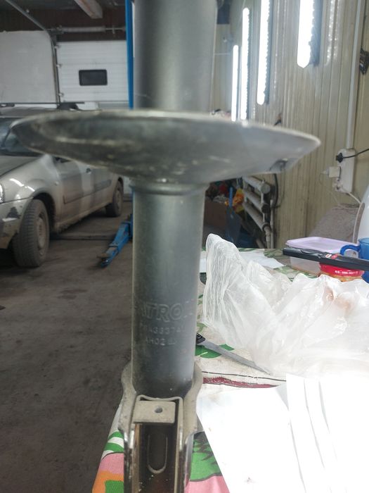 Передние  стойки  .