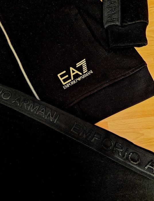 Treninguri bărbați Armani,super model import Italia, bumbac,logo auriu