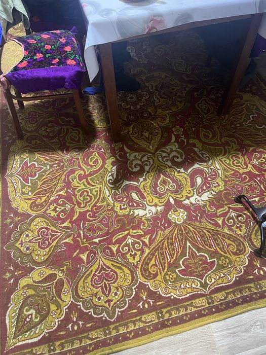 Продам ковры два вида в хорошем состоянии