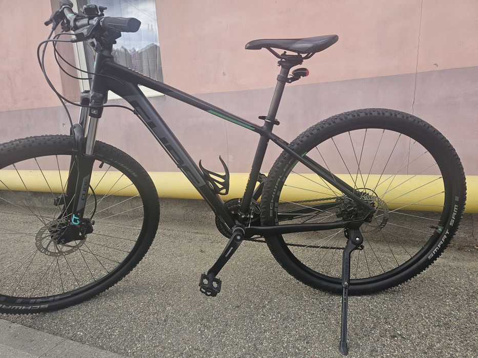 Biciclete de vînzare diferite modele specific bici sînt noi nouțè