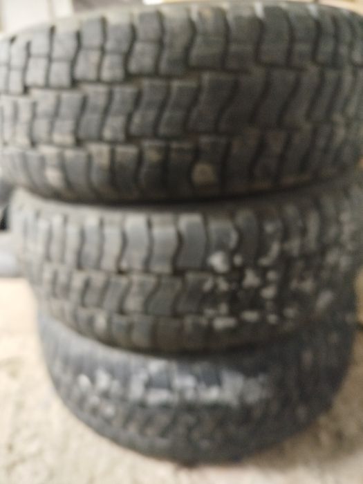 Продам шины 235/75/15 пилигрим