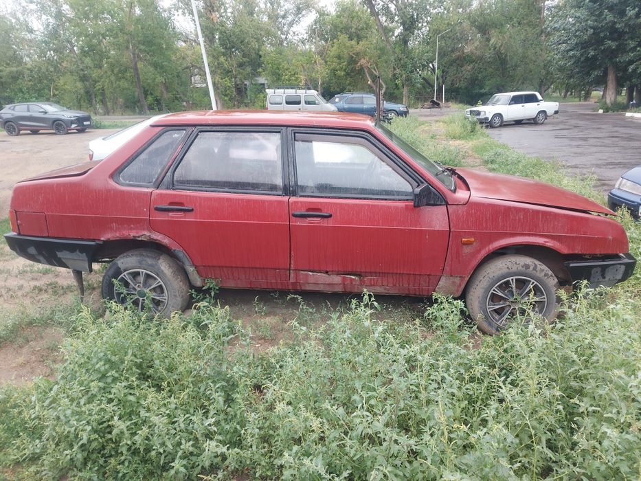Продам ваз 21099,машина заводится ездит.
