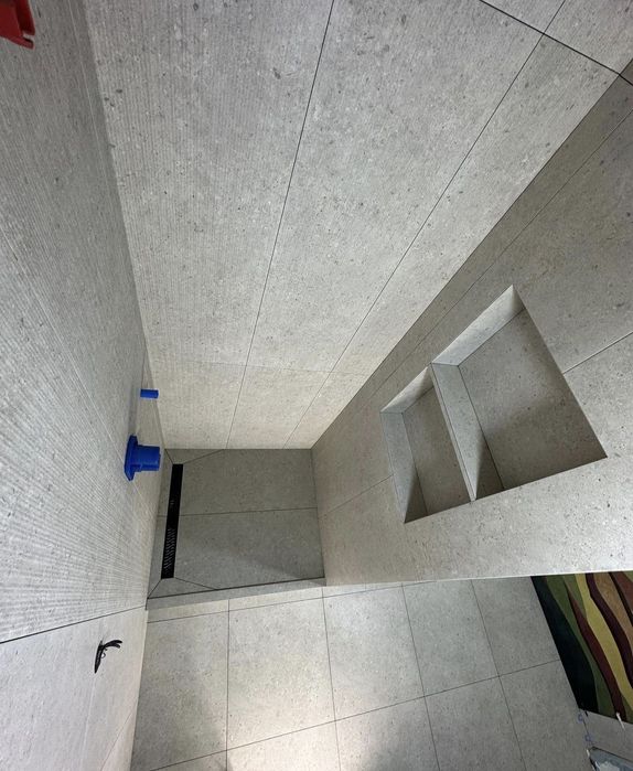 Укладка кафеля .