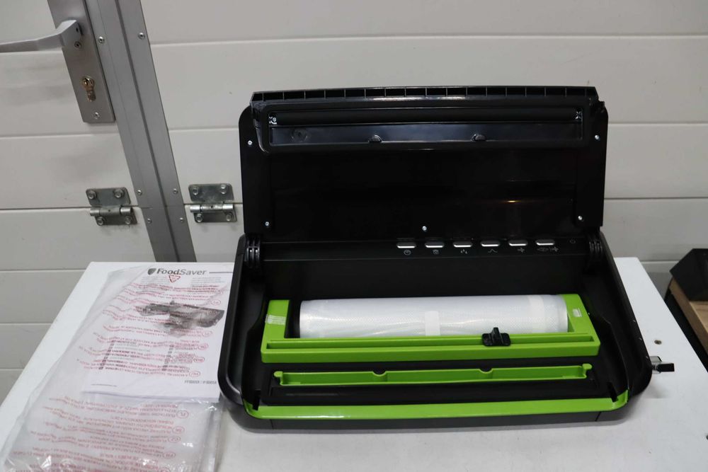 Уред за вакуумиране Foodsaver FFS005X-01, 28 см, 3 Скорости, Сребрист