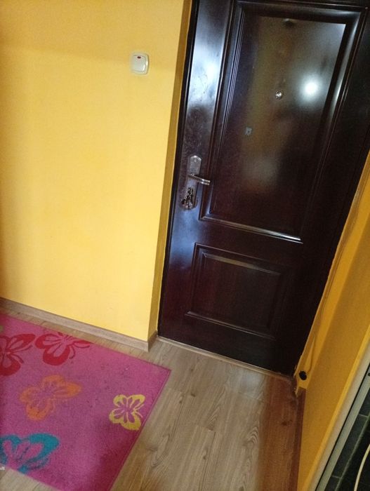 Închiriez  doua garsoniere