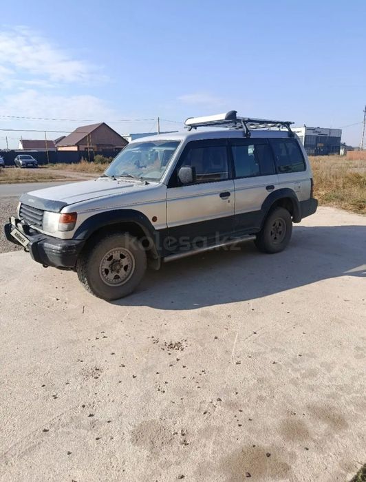 Продам бензиновый Паджеро 2