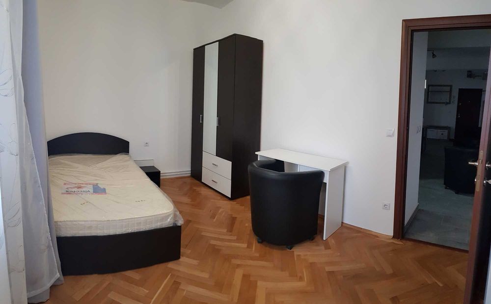 Închiriez apartament 4 camere zona rezidențială