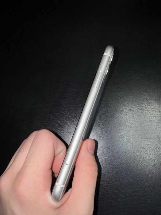 Продам Iphone 11 64gb..