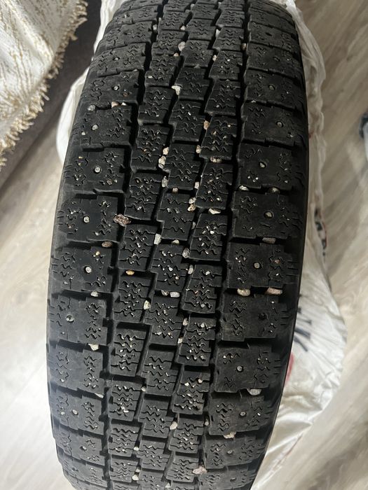 Продам шины зимние 195/65R15